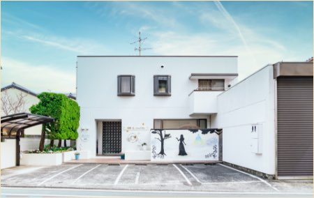 華輝光デンタルクリニック（華輝光DentalClinic・はなきひかるデンタルクリニック）- 静岡市清水区の歯科医院（審美歯科）入り口写真